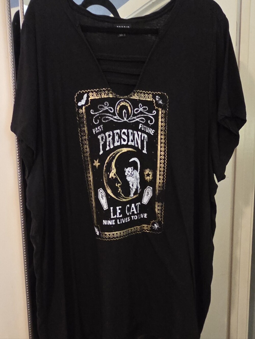 Torrid 4x Le Cat Tarot Shimmery Gold Print Slash Front Tee